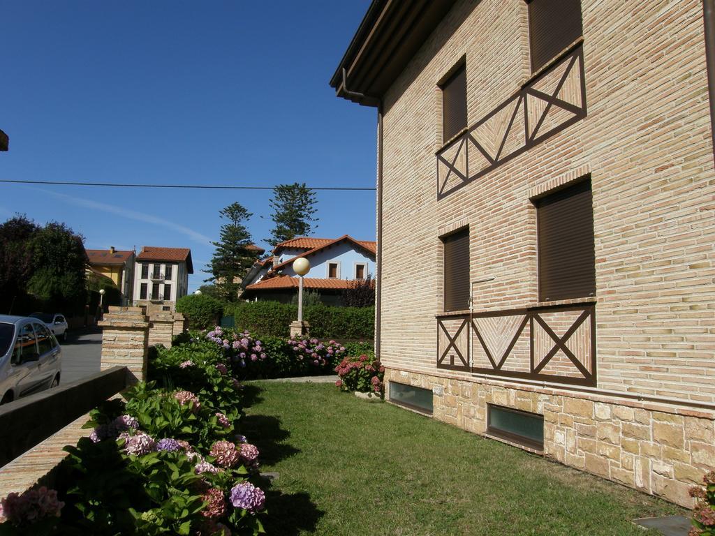 Apartamentos La Marina Ribadesella Bagian luar foto