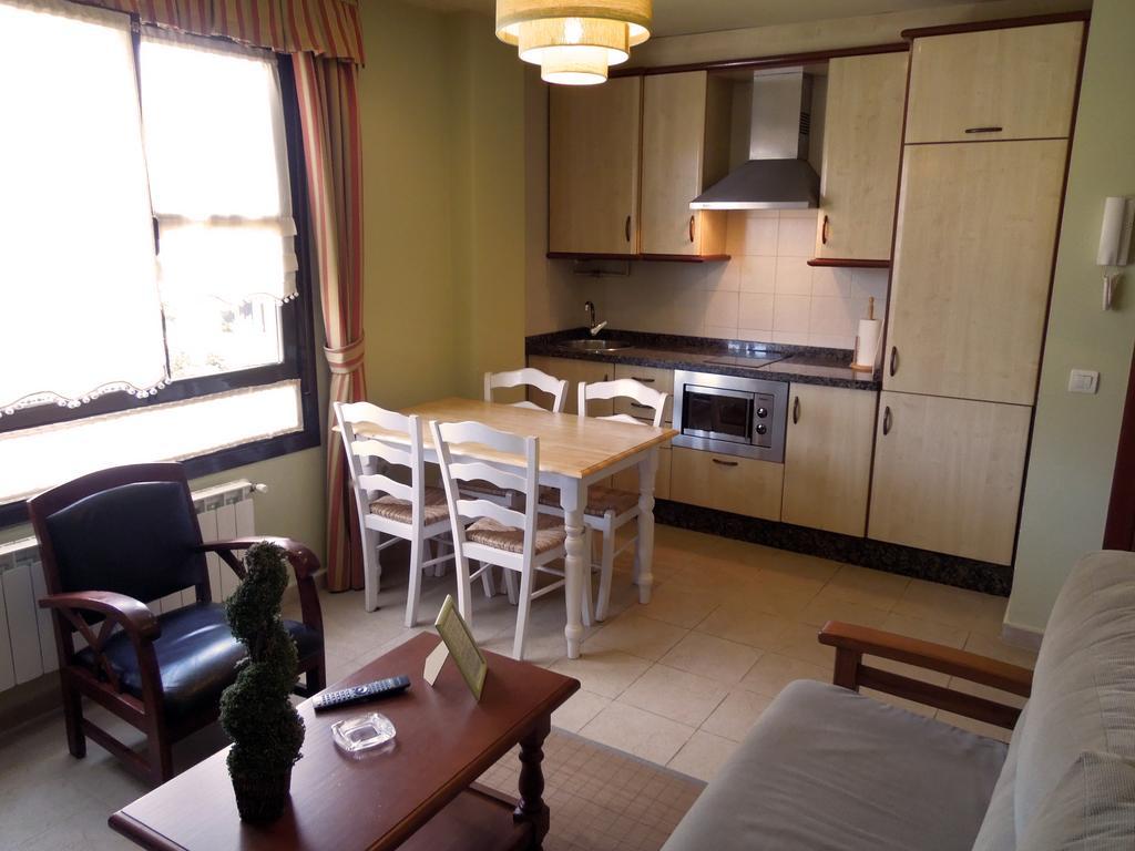 Apartamentos La Marina Ribadesella Bagian luar foto