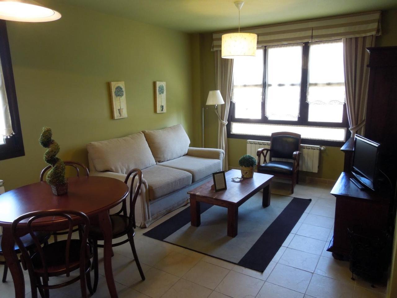 Apartamentos La Marina Ribadesella Bagian luar foto