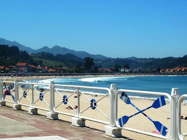 Apartamentos La Marina Ribadesella Bagian luar foto